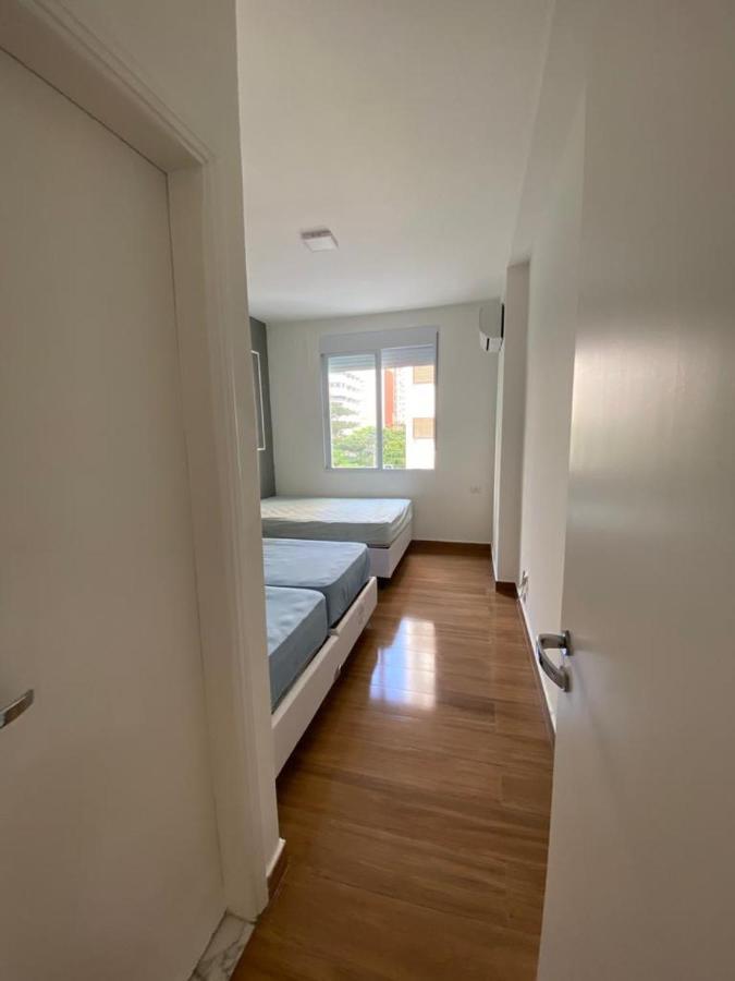 Apartamento Guaruja Pitangueiras 50 Metros Da Praia. Kültér fotó