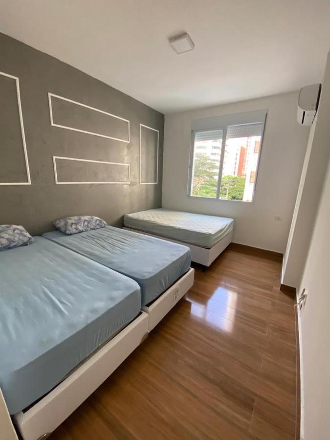 Apartamento Guaruja Pitangueiras 50 Metros Da Praia. Kültér fotó
